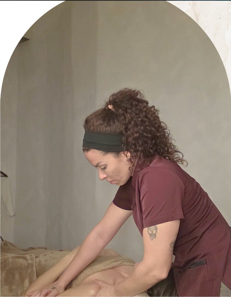 Sesión de tacto terapéutico en Soul Holistic Spa