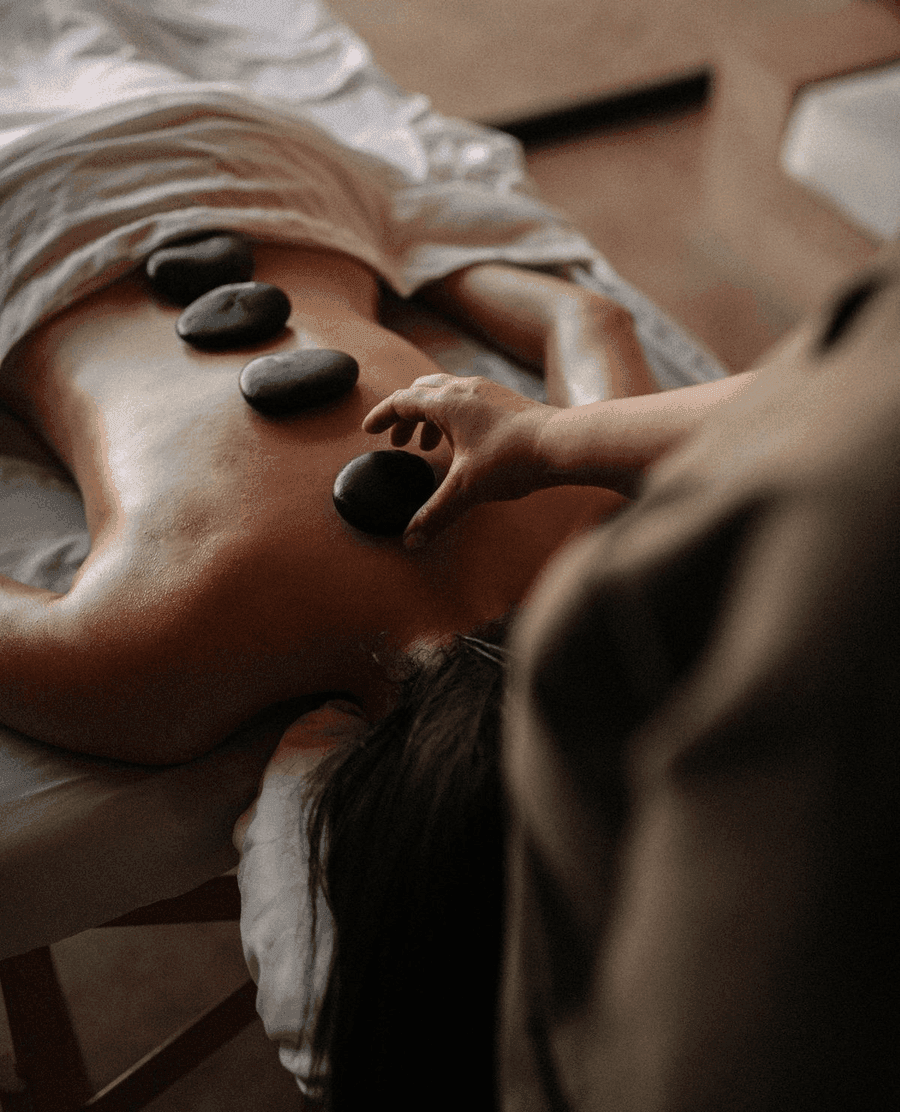 Masaje con piedras calientes